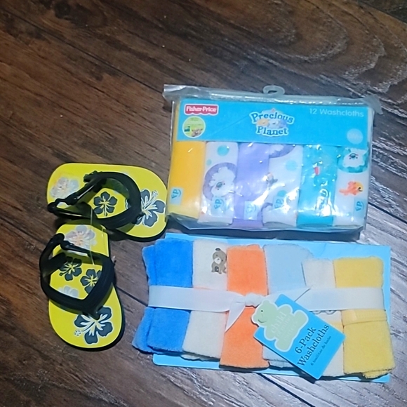 Baby wash cloths and sandels - Picture 1 of 1